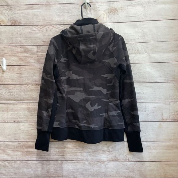 ATHLETA TRIUMPH CAMO HOODIE - Picture 5 of 6